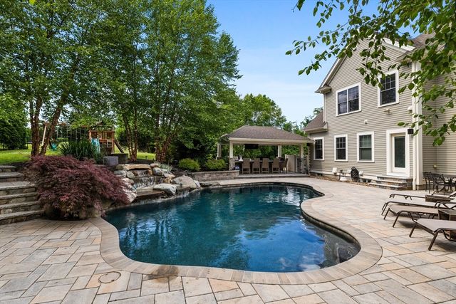 2 Norma Way, Middleton, MA 01949