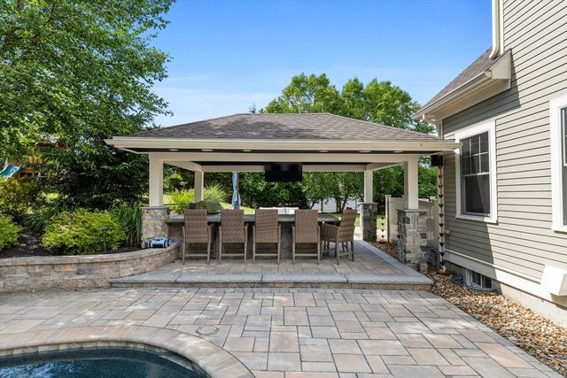 2 Norma Way, Middleton, MA 01949