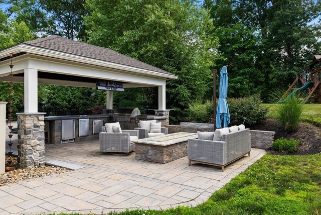 2 Norma Way, Middleton, MA 01949