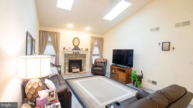 5415 MENDENHALL DR, Mechanicsburg, PA 17050