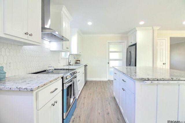 5236 Floynell Dr, Saint George, LA 70809