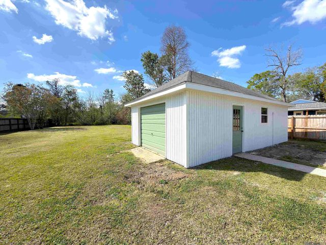 5236 Floynell Dr, Saint George, LA 70809