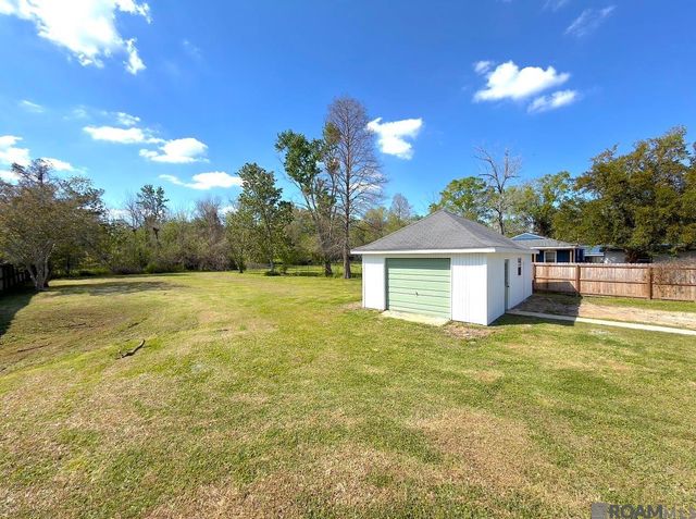 5236 Floynell Dr, Saint George, LA 70809
