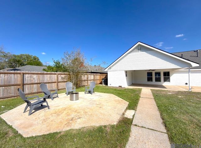 5236 Floynell Dr, Saint George, LA 70809