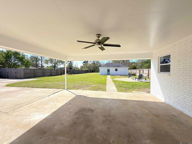 5236 Floynell Dr, Saint George, LA 70809