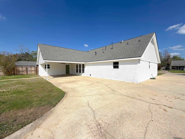 5236 Floynell Dr, Saint George, LA 70809