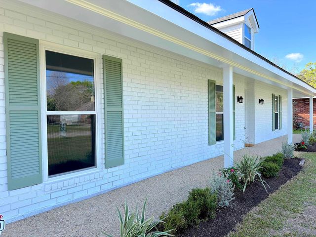 5236 Floynell Dr, Saint George, LA 70809