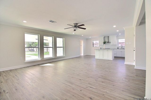 5236 Floynell Dr, Saint George, LA 70809