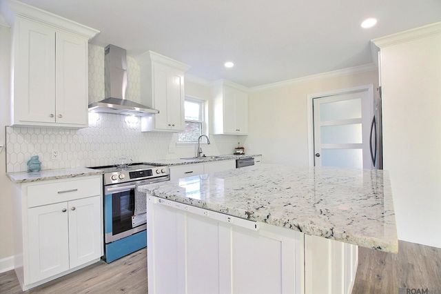 5236 Floynell Dr, Saint George, LA 70809