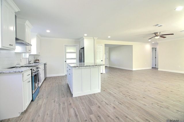 5236 Floynell Dr, Saint George, LA 70809