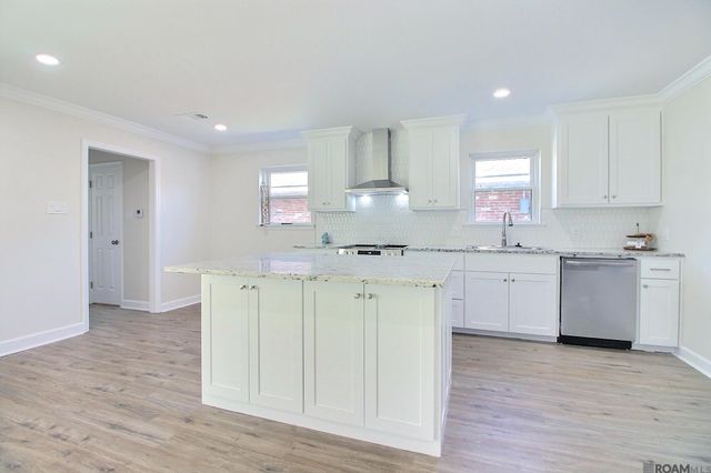 5236 Floynell Dr, Saint George, LA 70809