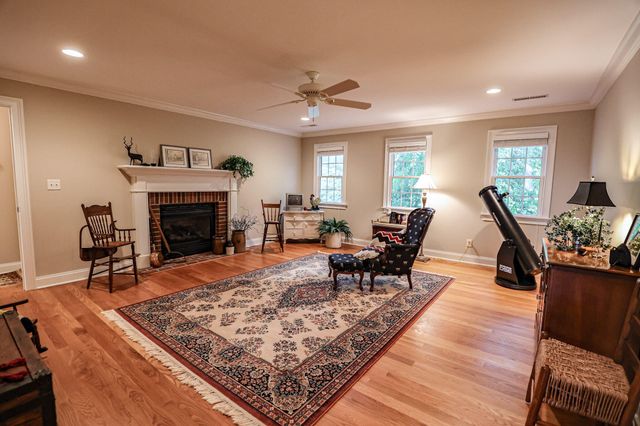 205 Willow Lake Drive, Paducah, KY 42003