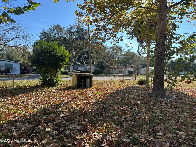 125 WATERSIDE Avenue, Satsuma, FL 32189