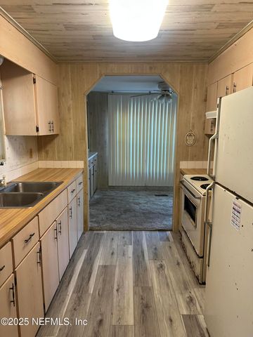 125 WATERSIDE Avenue, Satsuma, FL 32189