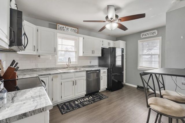 1520 E Mitchell Avenue, Waterloo, IA 50702