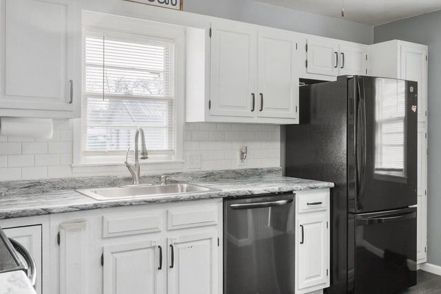 1520 E Mitchell Avenue, Waterloo, IA 50702