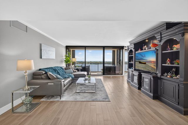 126 LAKESHORE Drive 1125, North Palm Beach, FL 33408