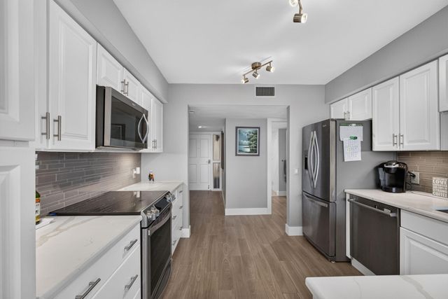 126 LAKESHORE Drive 1125, North Palm Beach, FL 33408