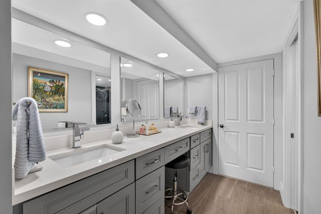126 LAKESHORE Drive 1125, North Palm Beach, FL 33408