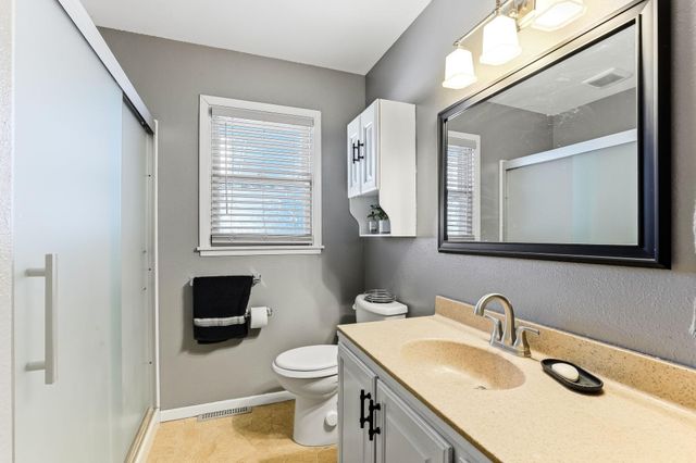 910 6th Street W, Hastings, MN 55033