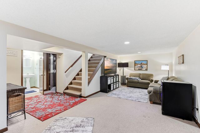 910 6th Street W, Hastings, MN 55033