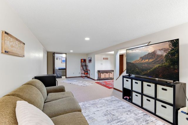 910 6th Street W, Hastings, MN 55033