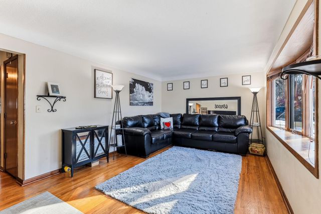 910 6th Street W, Hastings, MN 55033