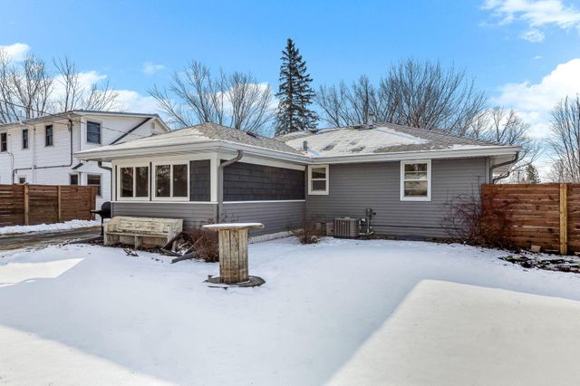 910 6th Street W, Hastings, MN 55033