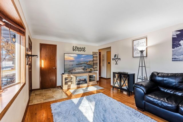 910 6th Street W, Hastings, MN 55033