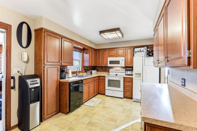 910 6th Street W, Hastings, MN 55033