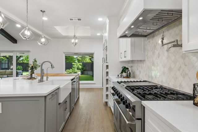 7424 Stonecrest Drive, Dallas, TX 75254