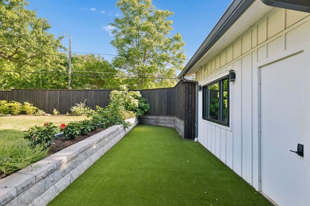 7424 Stonecrest Drive, Dallas, TX 75254