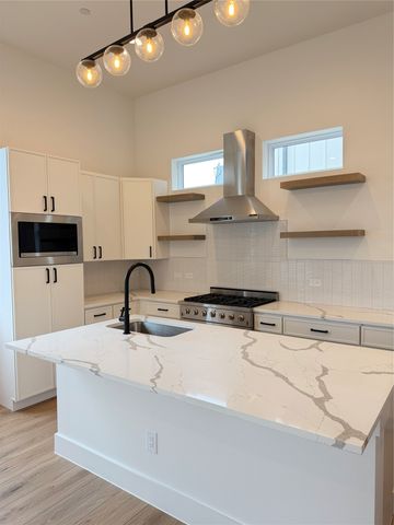 2203 Hondo Avenue 201, Dallas, TX 75219