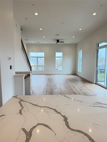 2203 Hondo Avenue 201, Dallas, TX 75219