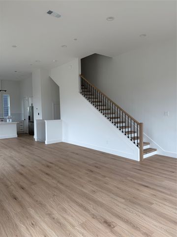 2203 Hondo Avenue 201, Dallas, TX 75219