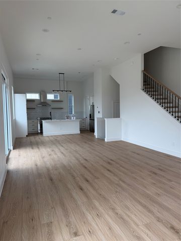 2203 Hondo Avenue 201, Dallas, TX 75219