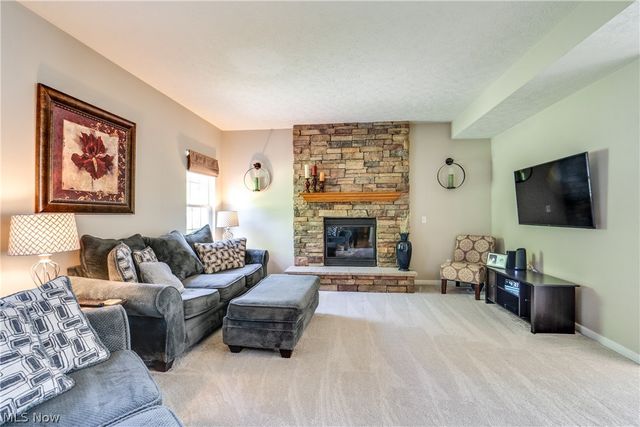 163 Newton Drive, Wadsworth, OH 44281