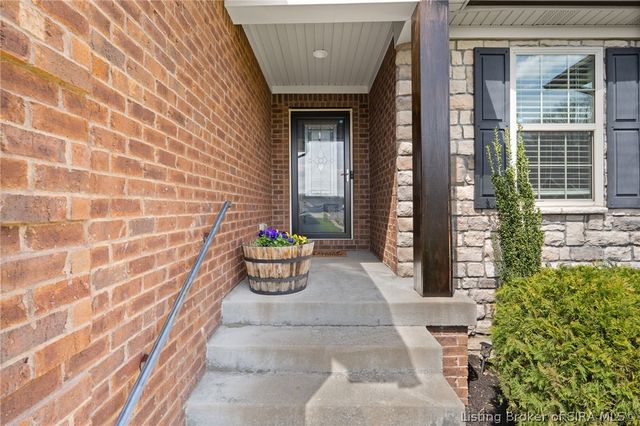 10723 Elk Run Trail, Sellersburg, IN 47172