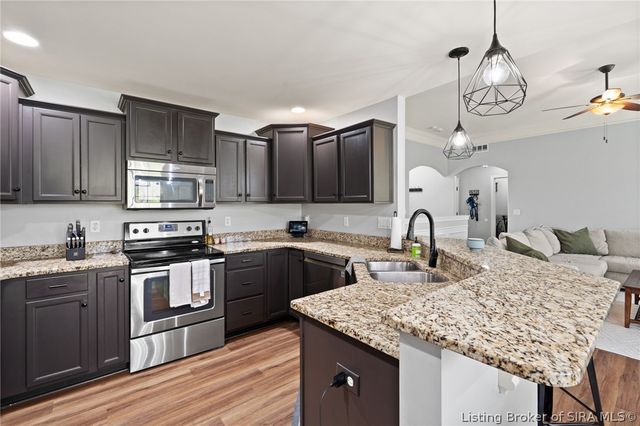 10723 Elk Run Trail, Sellersburg, IN 47172