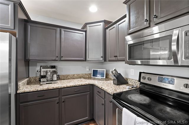 10723 Elk Run Trail, Sellersburg, IN 47172