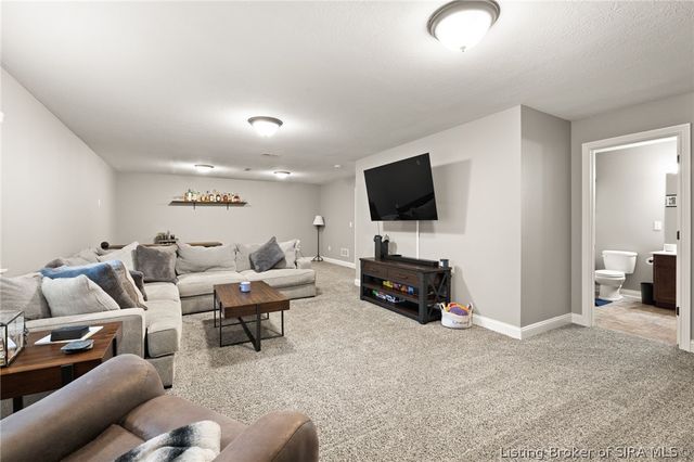 10723 Elk Run Trail, Sellersburg, IN 47172