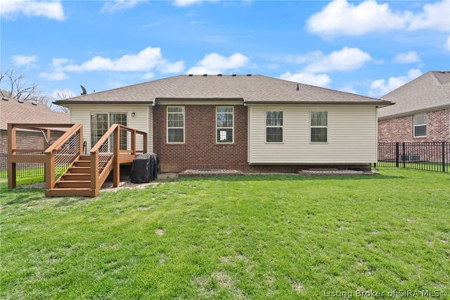 10723 Elk Run Trail, Sellersburg, IN 47172