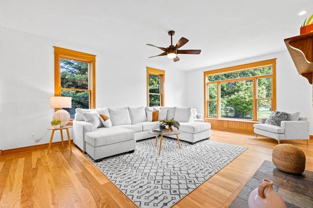 1016 Fox Knoll Drive SW, Rochester, MN 55902