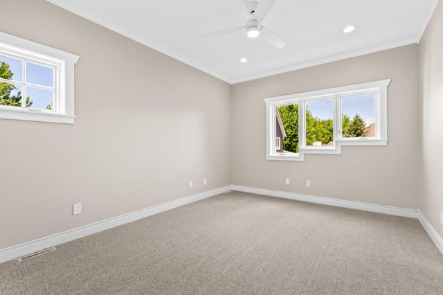1016 Fox Knoll Drive SW, Rochester, MN 55902