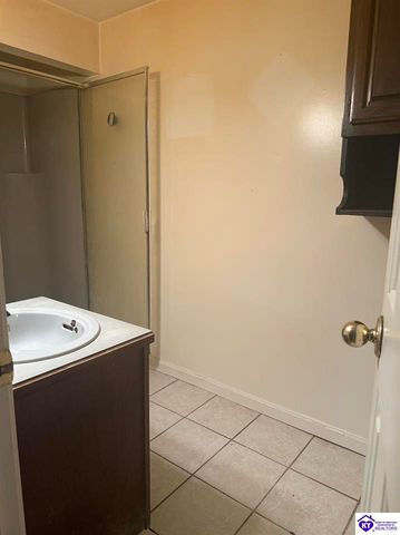 713 Freeman Lake Road, Elizabethtown, KY 42701