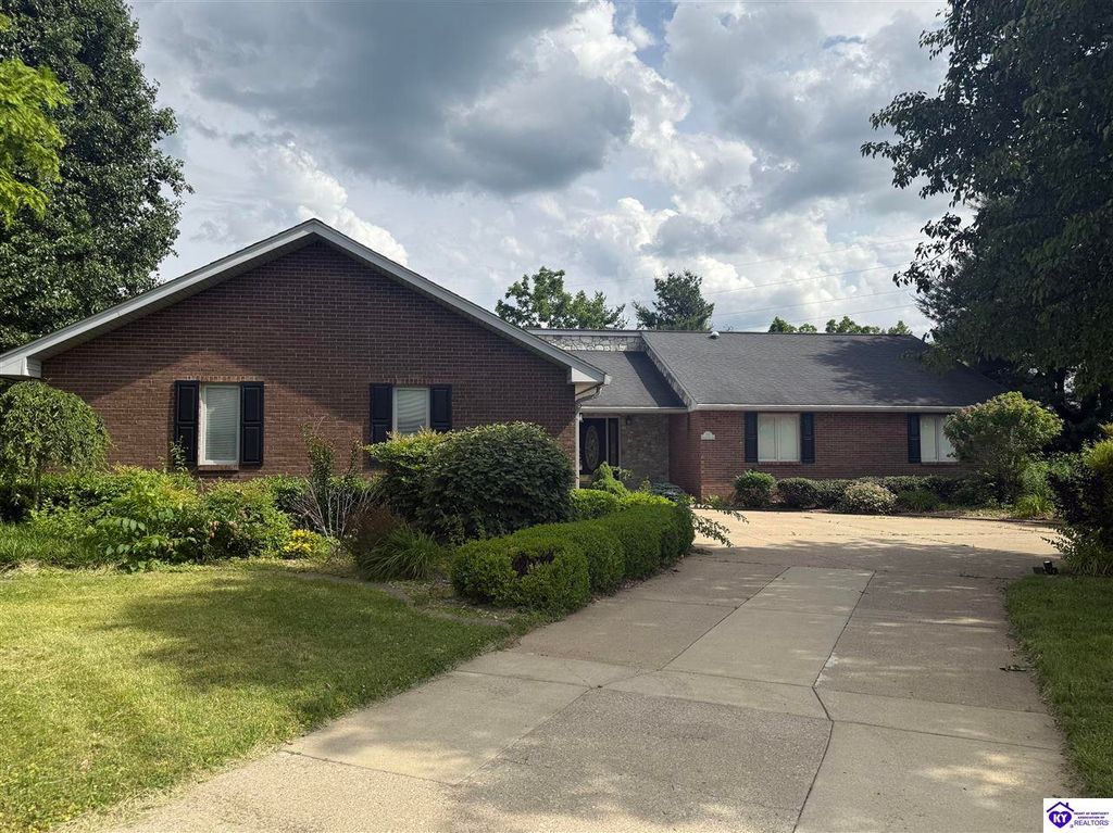 713 Freeman Lake Road, Elizabethtown, KY 42701