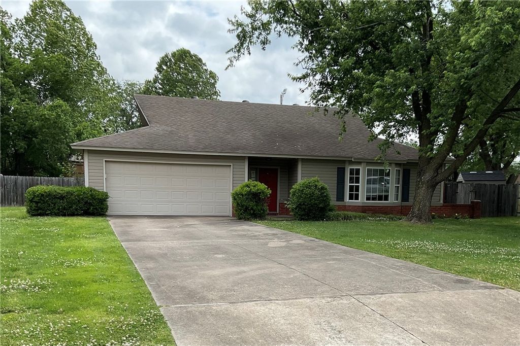 2725 Highland Circle, Rogers, AR 72756