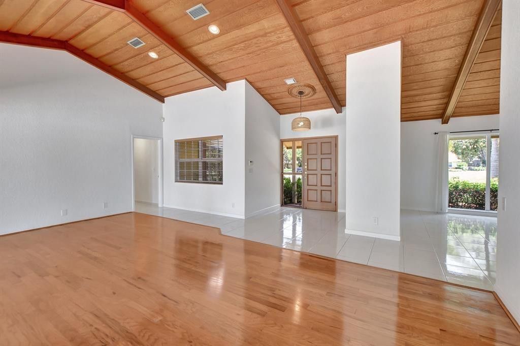 Image 10 of property listing at 11106 Whispering Pines Lane, Boca Raton, FL 33428