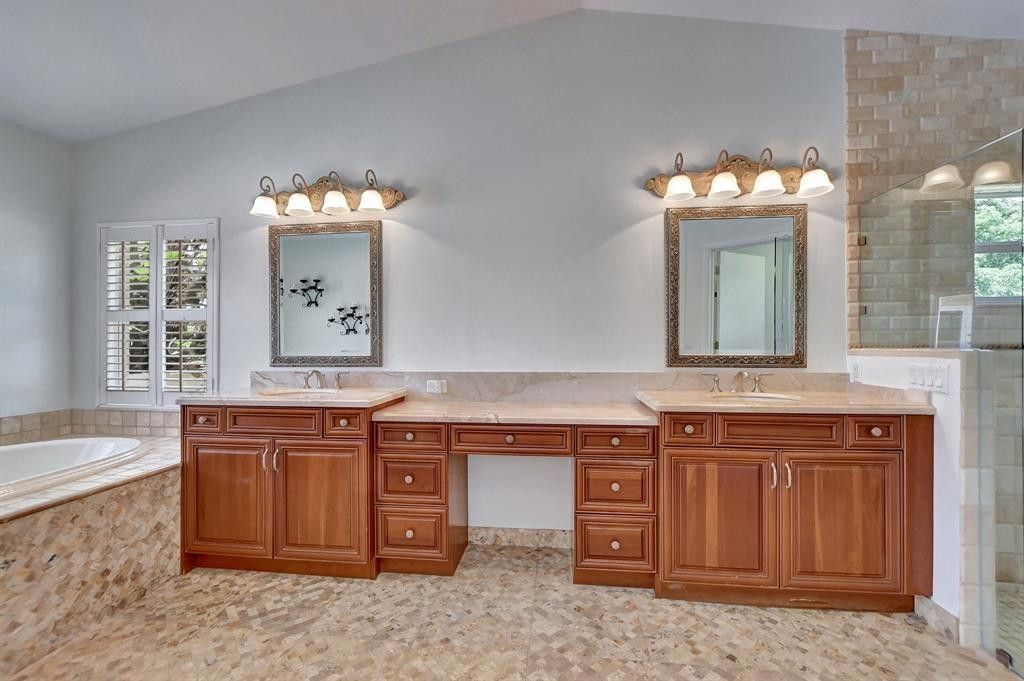 Image 19 of property listing at 11106 Whispering Pines Lane, Boca Raton, FL 33428