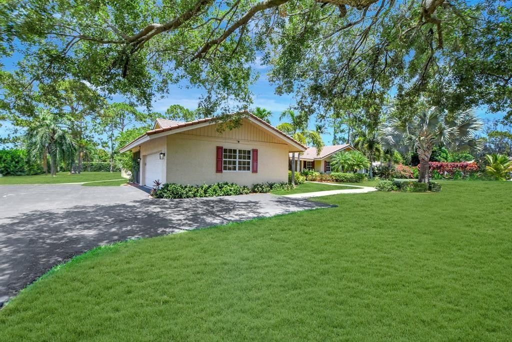 Image 5 of property listing at 11106 Whispering Pines Lane, Boca Raton, FL 33428